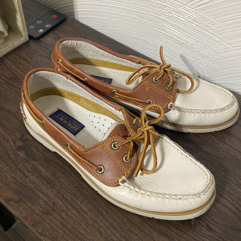 sperry top sider women’s shoes size 9 leather shoes :)